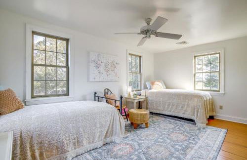 Riverfront Gem with Fire Pit in Eden - Foto 22