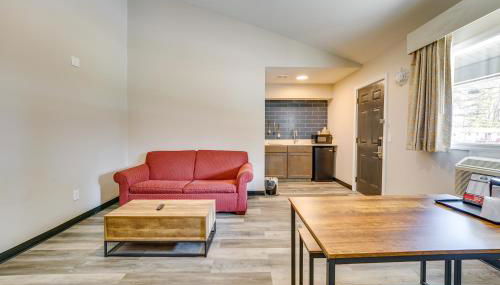 WFH-Friendly Studio Near Lighthouse Beach! - Foto 5