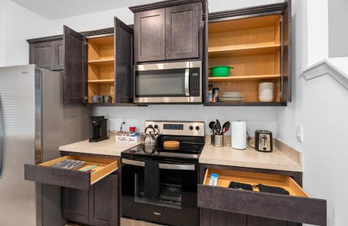 Luxe 2BR Townhome | Pool | Close to Beach - Foto 19