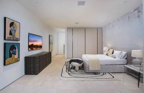 Ultra-Luxurious BH Estate with Pool, Theatre, Views - Foto 28