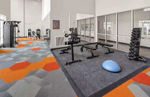 Riviere 2BR Apartment Pet Friendly Oasis Sleeps 6 Close to Epic Universe Pool & Gym - Foto 59