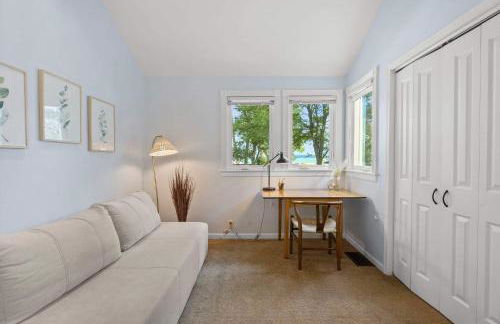 3 BR 2BA Lakefront Home - Dog Friendly - 30 Day - Foto 5