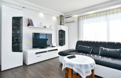 Apartman Lavanda sa bazenom i okućnicom 4* - Foto 2
