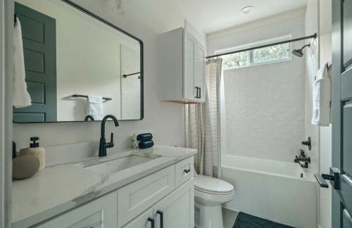 Bach & Bubbly House - 5BR, Pool, Gym & Glam Room - Villa - Foto 16