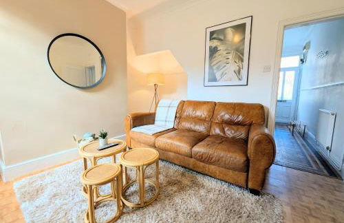 The Heritage Hideaway - King bed, Free parking, Walk to c-centre & Hospital - Foto 1