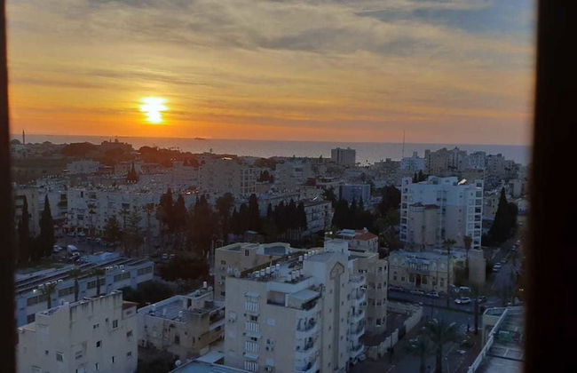 Roomy Apt. w Seaview Fireplace & Netflix - Foto 1