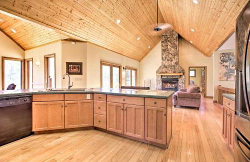 House with Deck, Fire Pit - 15 Mins to Snowshoe! - Foto 8