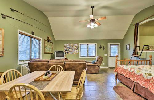 Guntersville Lake Home with Deck and Covered Boat Slip - Foto 5