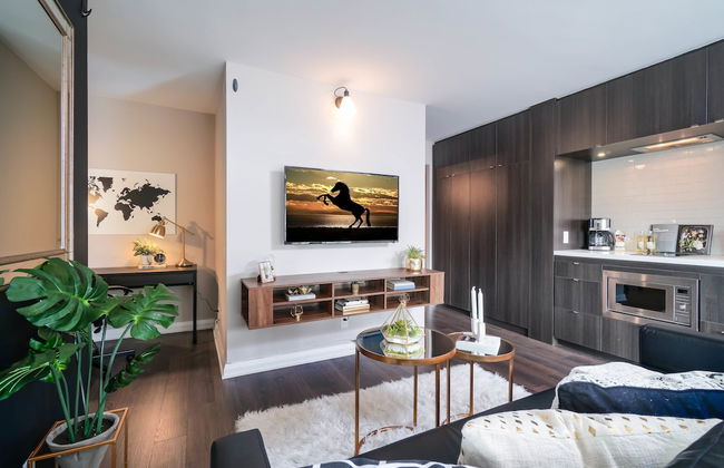 QuickStay Yorkville Condo - Yonge & Bloor - Photo 1