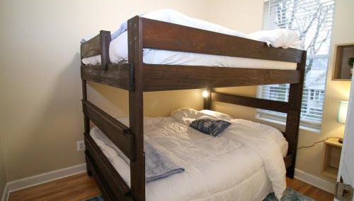 Queen Beds, Long Stay, Garage Parking, Near Train - Foto 2