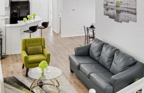 Tasteful 3BR I Free Parking I Workspace - Foto 16