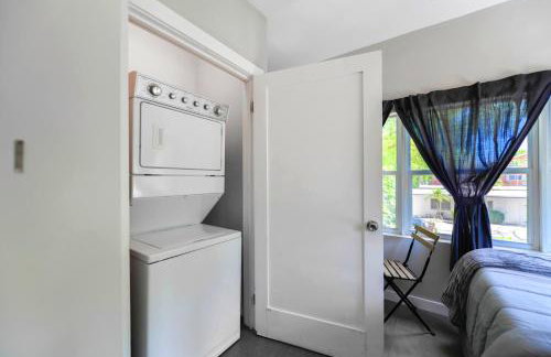 Comfy & Spacious Duplex w Top Amenities! - Foto 13