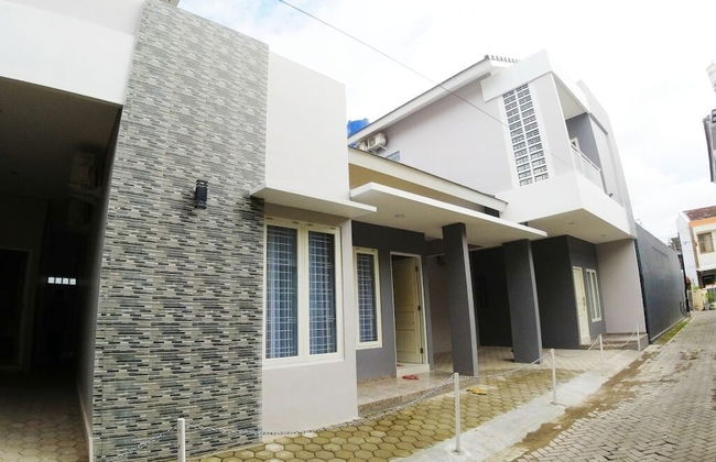 Omah Bondi Family Homestay by FH Stay - Foto 28