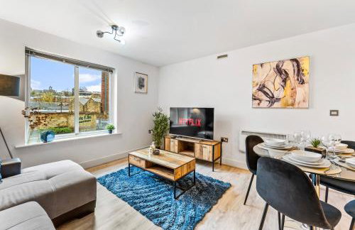 30 percent off! Stylish 2 Bed 2 Bath Abode with Parking - Foto 8