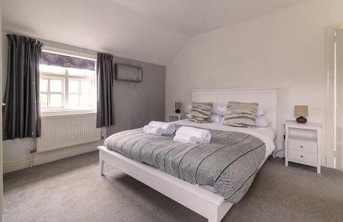 8 Bedroom House in Barwell Sleeps 15 with Parking - Foto 22