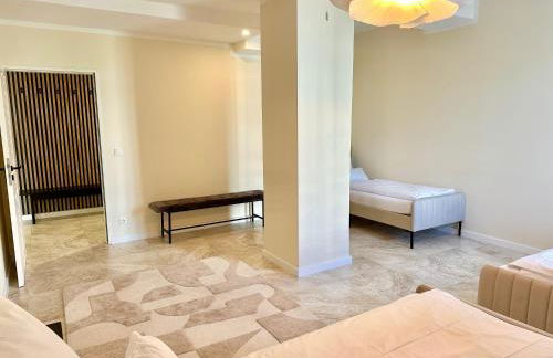 Sanierte 5 Zimmer Luxus Standard Apartment auf 350qm - Foto 16