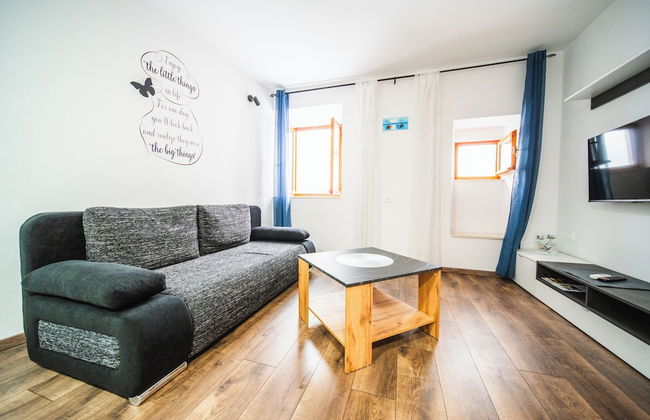 M & J Central Suites - Photo 63