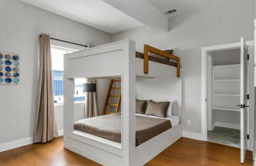 Side-by-Side Homes with Hot Tubs - Sleeps Over 20 Guests - Photo 11