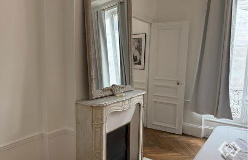 Élégant appartement haussmannien en hypercentre - Foto 18