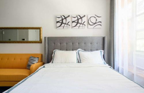1597-3 Studio Upper East Side Apt W&D in unit - Photo 26