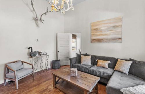 Southern Magnolia House with Porch Swing - Foto 1