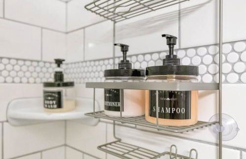 Stay, Play and Pass Go at the Monopoly Penthouse! - Foto 10