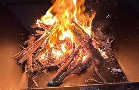 Casarão Miguel Pereira - Refúgio na Natureza com Lareira Externa, Piscina, Fondue e Amplo Jardim - 12 Min do Parque Terra dos Dinos - Foto 3