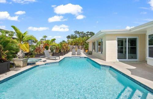 Private Village Home with Heated pool & spa with private front courtyard - Photo 16