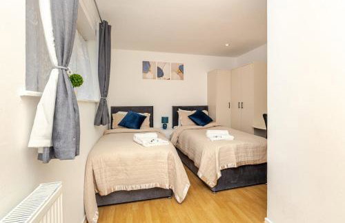 Modern & Spacious 3BR House Bracknell - Berkshire - Photo 14