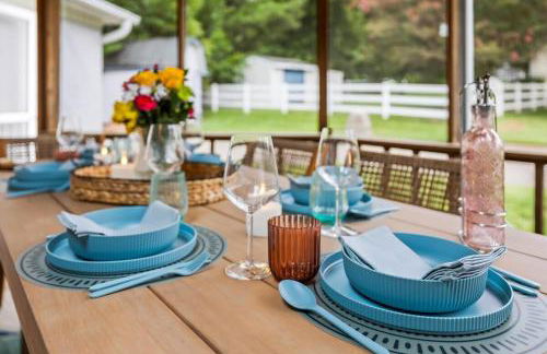 Sapphire Bloom, Boutique Lake Retreat with Hot tub - Foto 17