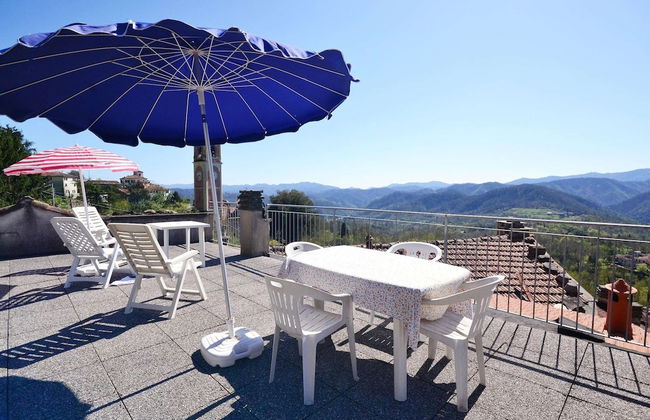 Inviting Holiday Home With Terrace, Garden Furniture, BBQ - Foto 1