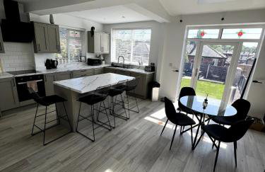 Spacious, cosy & stylish 3 Bed Home in Salford, near Trafford Park - Free Parking - Foto 11