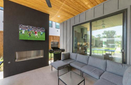 Luxury Getaway Near AT&T Stadium - 4BR Entire House-Hot Tub & Arcade - Foto 9