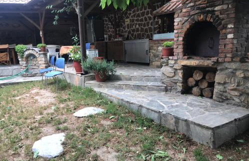 Angela House - Photo 15