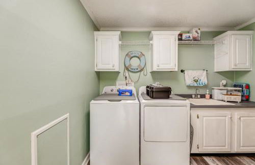 7 Mi to Beach! Sneads Ferry Family Home with Hot Tub - Foto 24