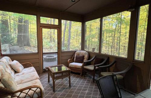 Woodshores Retreat - cozy retreat, hot tub, Lk MI - Photo 28