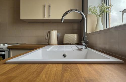 Stunning Central Flat w/ Parking - Foto 12