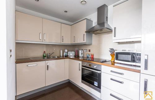 Luxury 2-bed In central MK By Valore Property Services - Photo 17