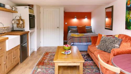 The Garden Room - Photo 2, pet friendly, minibar