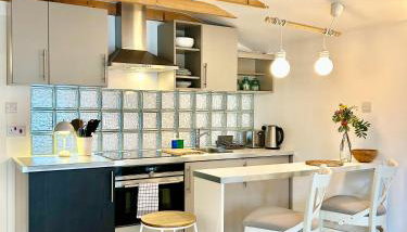 Modern self contained tiny home with patio - Foto 3