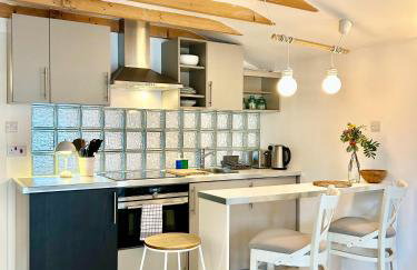 Modern self contained tiny home with patio - Foto 3