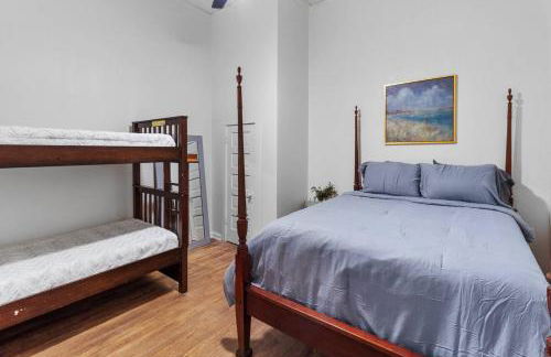 Southern Magnolia House with Porch Swing - Foto 7