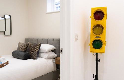 The House Of Selfies - Photo 23