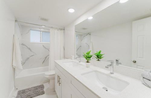 Luxury Waterfront Boca with Pool, Hot Tub and Boat Views - Photo 31