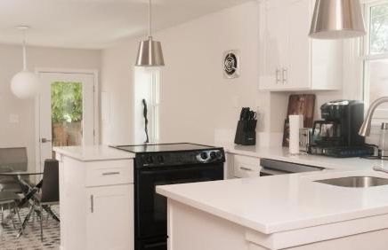 King Bed & Fenced Yard - Floyd's Freedom- Book Now! - Foto 25