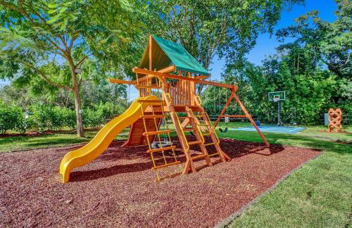 8BR Gem With Pool, Lake View & Tons of Amenities! - Foto 16