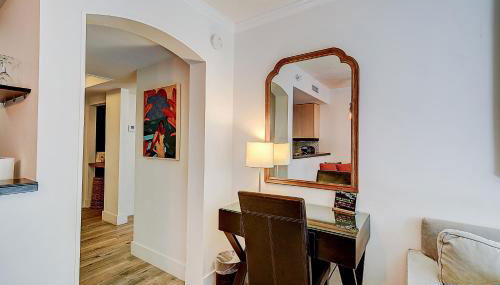 Cute 1 bedroom unit located in Condo Hotel in the heart of Coconut Grove Free Parking - Foto 5