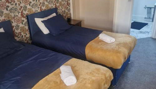 Spacious 3BR Home, 2 Bathrooms, Parking, Rushden - Foto 3