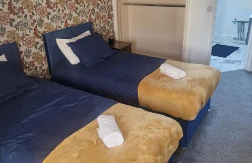 Spacious 3BR Home, 2 Bathrooms, Parking, Rushden - Foto 3