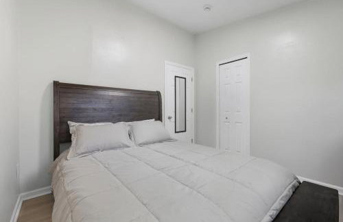 New Lakefront Getaway Private Hot Tub Min to DMC - Foto 34